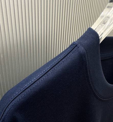 Off-White 527